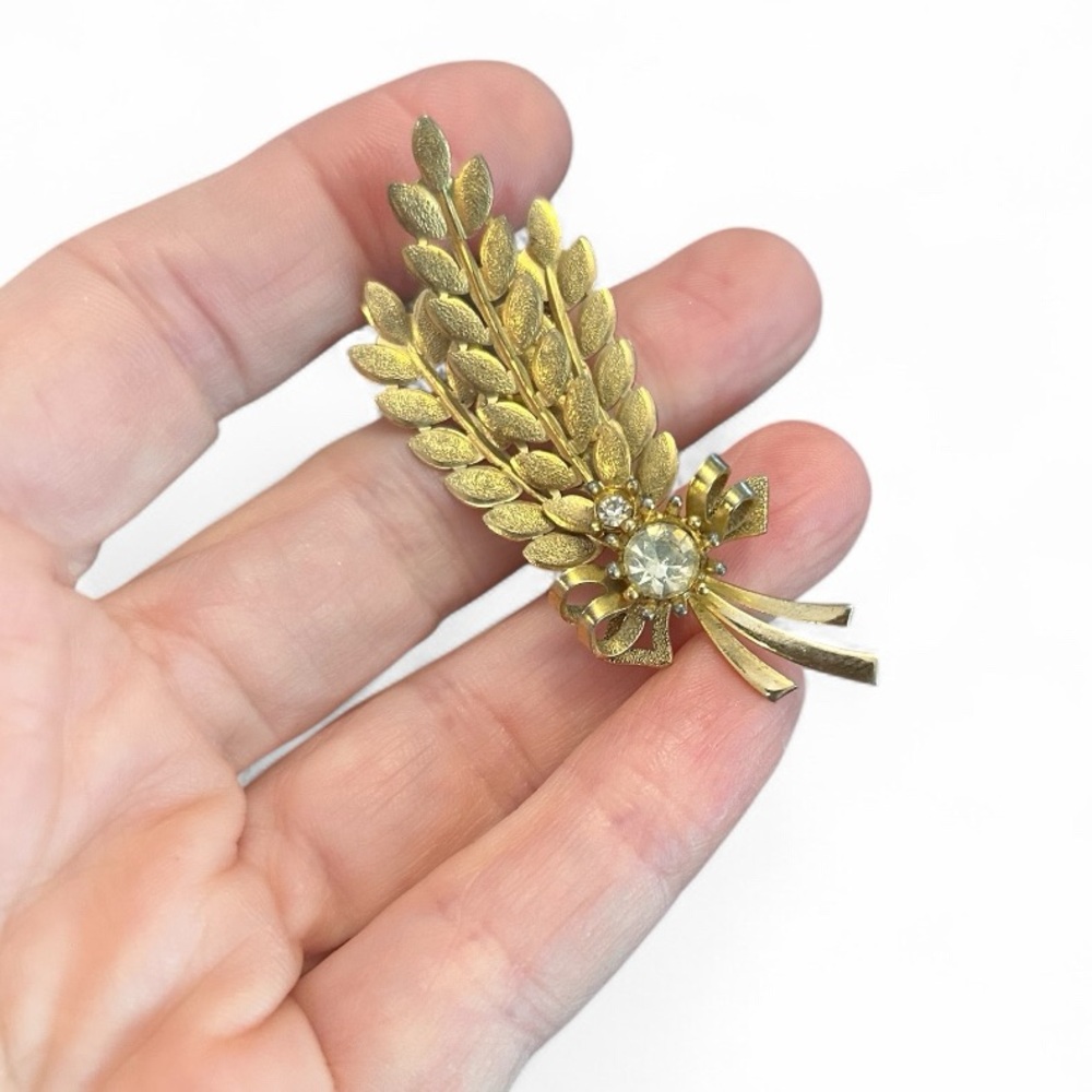 Sarah Coventry Gold Leaf Brooch